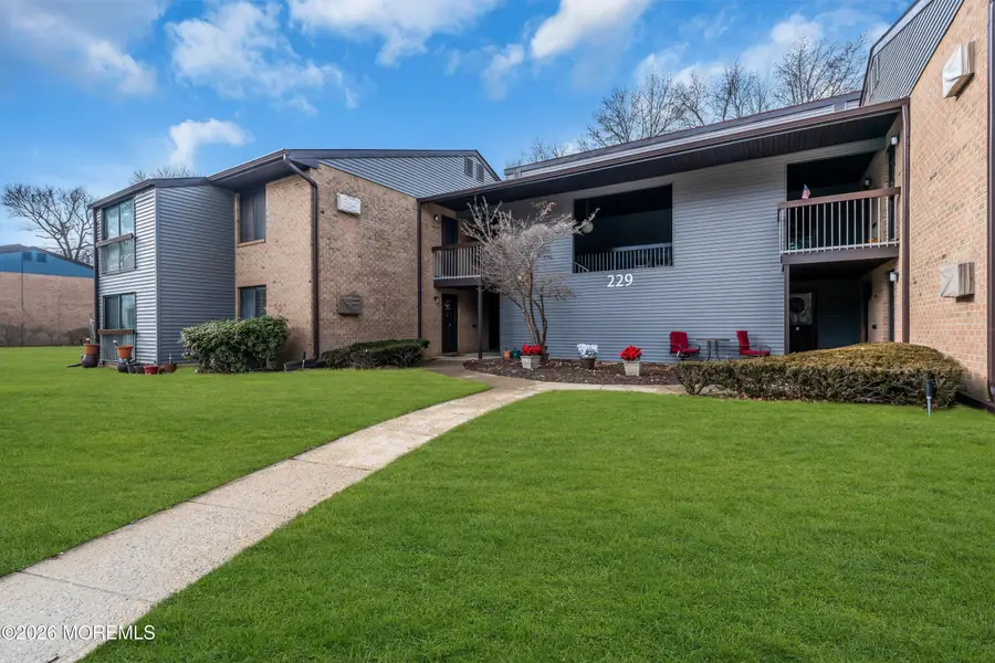 229 Medford Court #A, Manalapan Township, NJ 07726 - Image #2