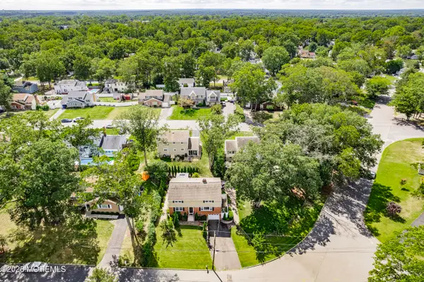 15 Oak Leaf Lane, Toms River, NJ 08755