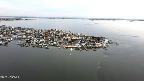 521 Bayview Drive, Toms River, NJ 08753