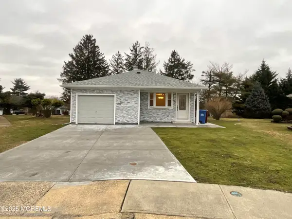 7 Bridgetown Court, Toms River, NJ 08757