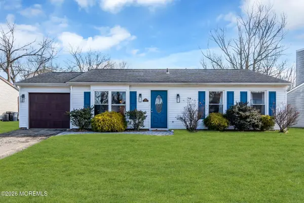 18 Mizzen Drive, Barnegat, NJ 08005