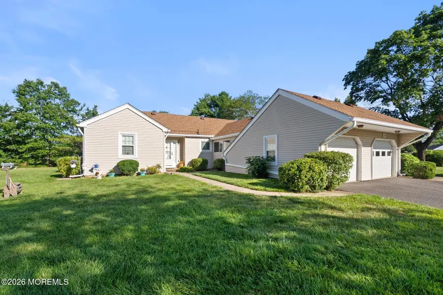 82 Parkway Drive #B, Freehold, NJ 07728 - Image #2