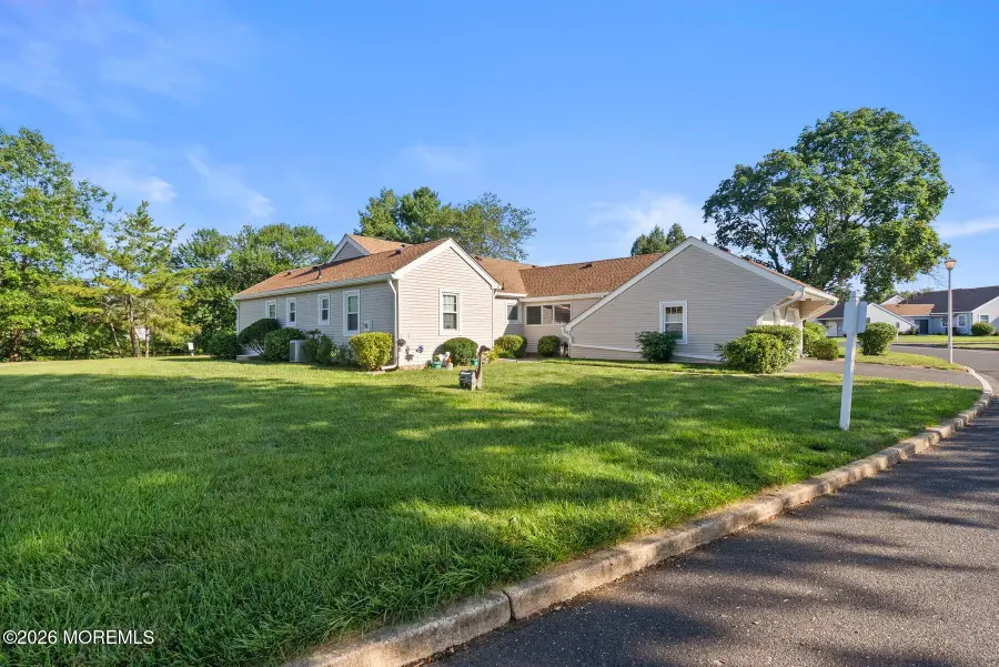 82 Parkway Drive #B, Freehold, NJ 07728 - Image #3
