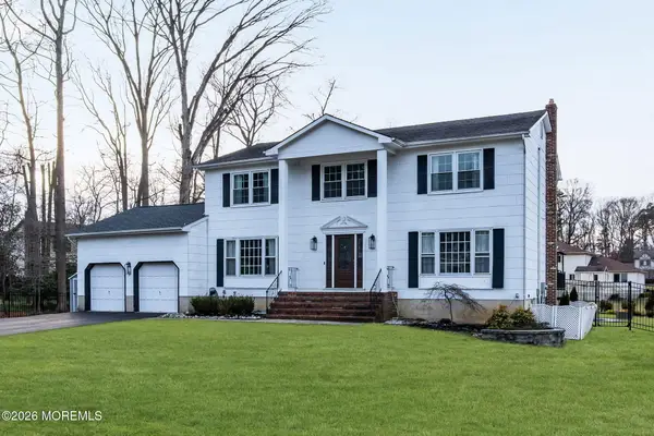 7 Richard Court, Manalapan, NJ 07726