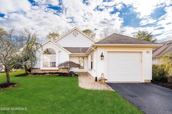 23 Pine Hollow Lane, Lakewood, NJ 08701