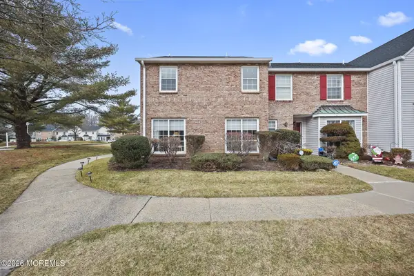 28 Vassar Place, Morganville, NJ 07751