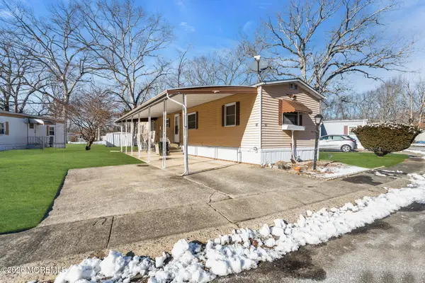 29 Cathy Court, Jackson, NJ 08527