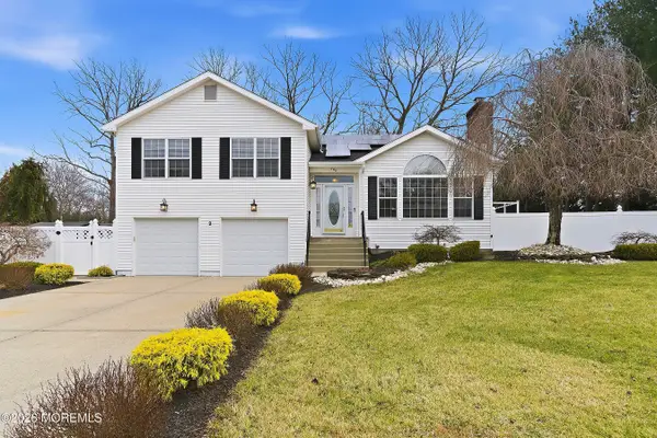 2 Weasel Creek Court, Howell, NJ 07731