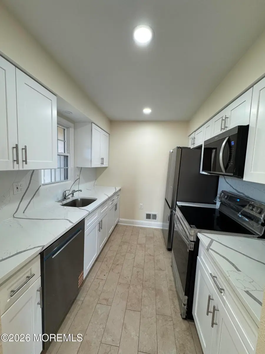 611 Wellington Place, Aberdeen, NJ 07747 - Image #2