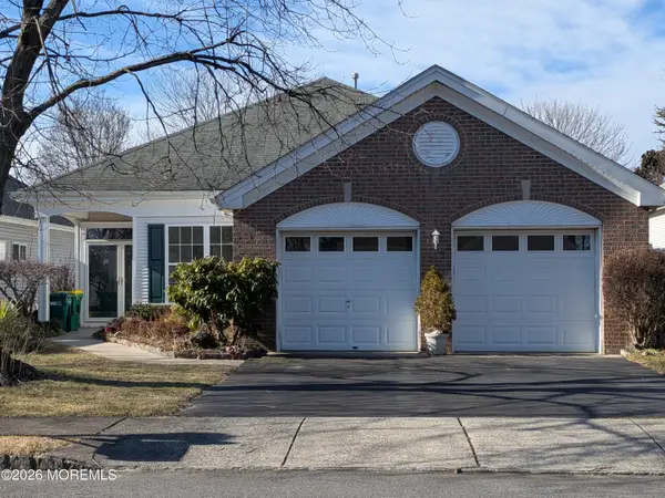 36 Golden Seasons Drive, Lakewood, NJ 08701