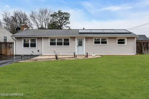 31 Colgate Drive, Toms River, NJ 08757