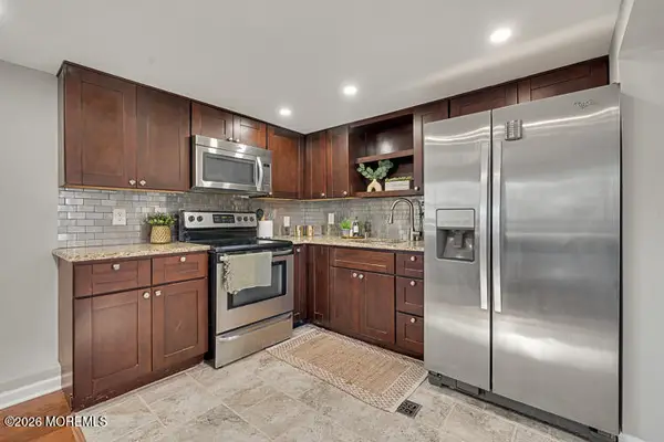 1 Bayshore Mobile Mnr, Hazlet, NJ 07730