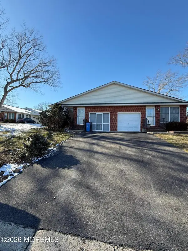 18 Magnolia Road, Manahawkin, NJ 08050