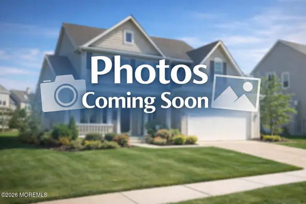 16 Oak Ridge Parkway, Toms River, NJ 08755