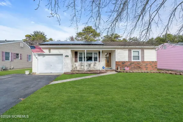 86 Northumberland Drive, Toms River, NJ 08757