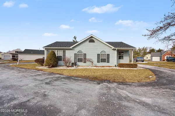 32 Carnaby Close, Freehold, NJ 07728