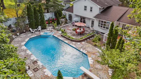 27 Squire Court, Toms River, NJ 08753