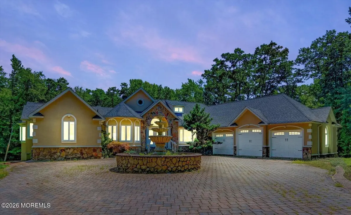 10 Syngle Way, Morganville, NJ 07751 - Image #1