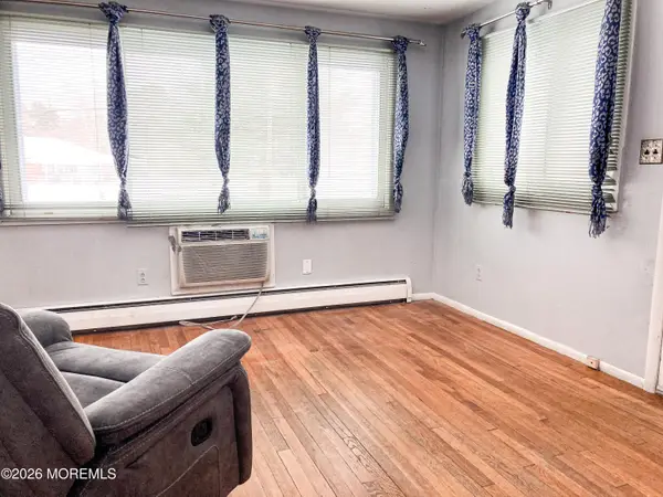 1B West Lake Drive #B, Manchester, NJ 08759