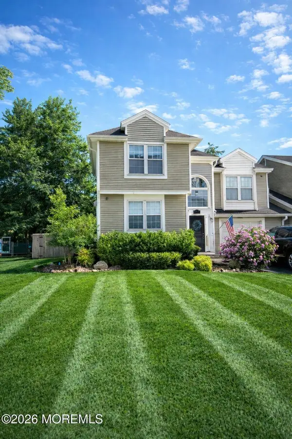 42 Bonnie Drive, Middletown, NJ 07748