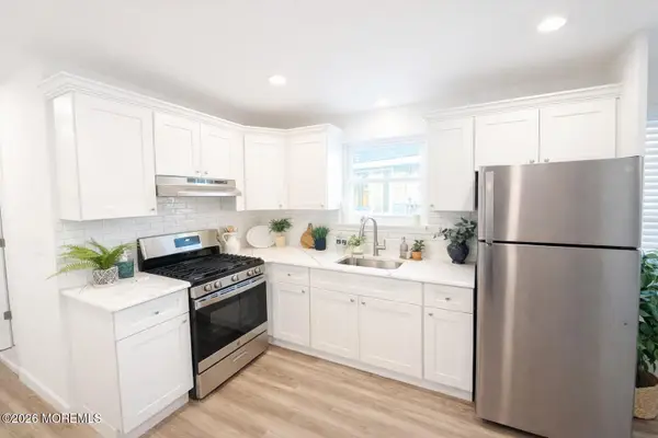 66 Bayshore Mobile Mnr, Hazlet, NJ 07734