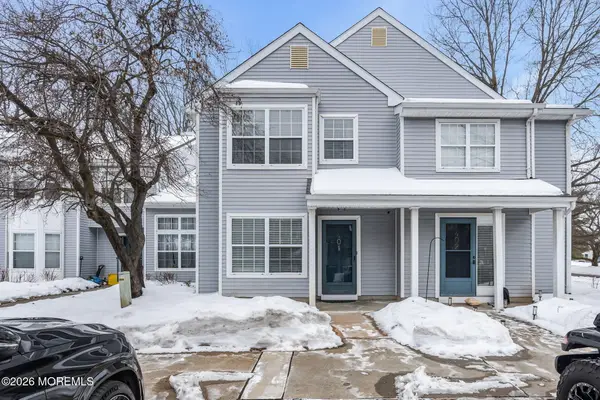 401 Hampton Court #15-7, Manalapan, NJ 07726