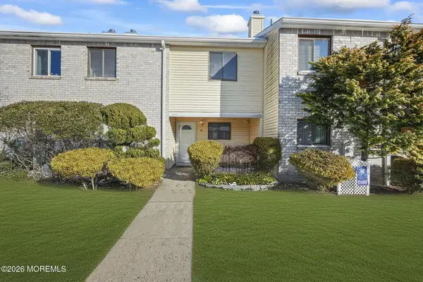 26 Front Court, Old Bridge, NJ 08857