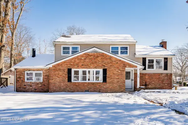 70 Oak Ridge Parkway, Toms River, NJ 08755