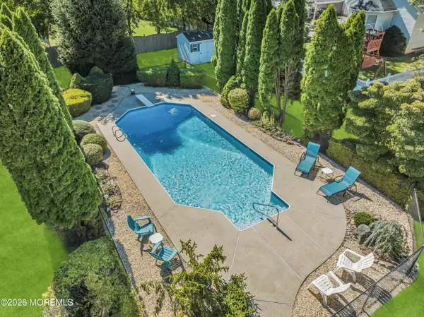 15 Scarlet Oak Court, Jackson, NJ 08527