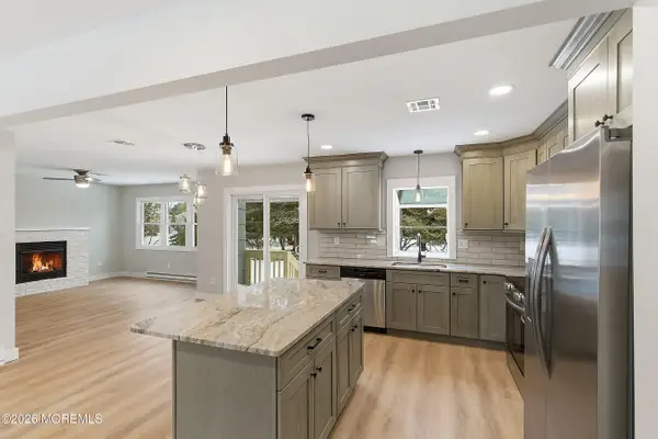 10 Woodbury Court, Toms River, NJ 08757