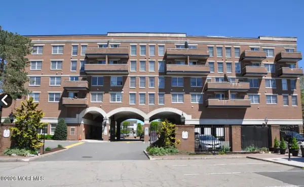 12 Iron Forge Square #12, Pompton Lakes, NJ 07442