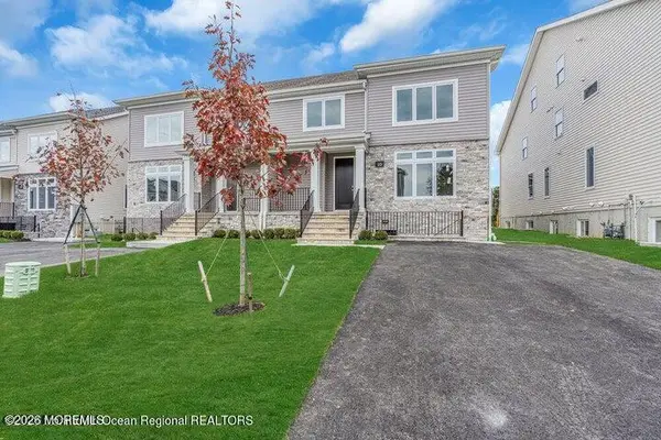 20 Blue River Way, Lakewood, NJ 08701