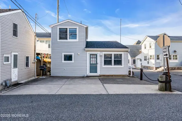 53 Bay Way, Lavallette, NJ 08735