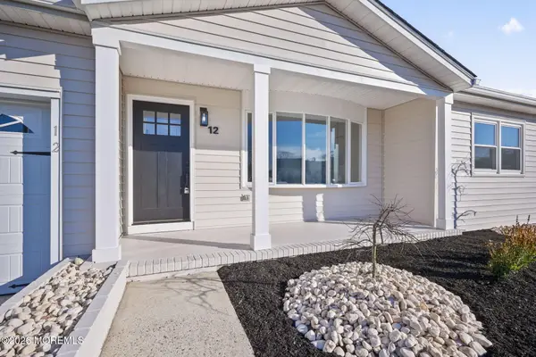 12 Oakfield Road, Toms River, NJ 08757