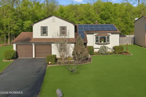 7 Colonial Court, Howell, NJ 07731