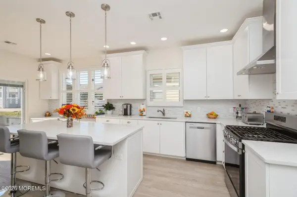 19 Longdenville Street, Toms River, NJ 08757