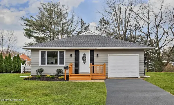 16 Hare Bell Holw, Toms River, NJ 08755
