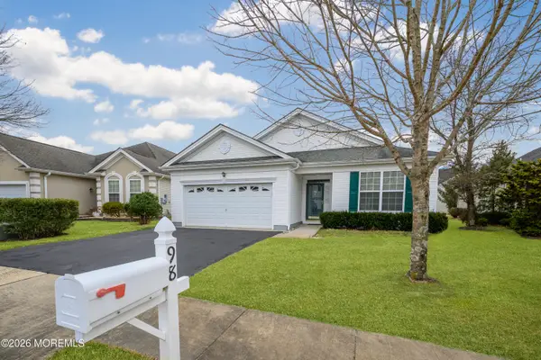 98 Stamford Drive, Jackson, NJ 08527