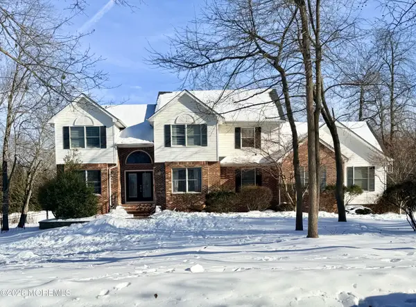 4 Roxbury Lane, Manalapan, NJ 07726