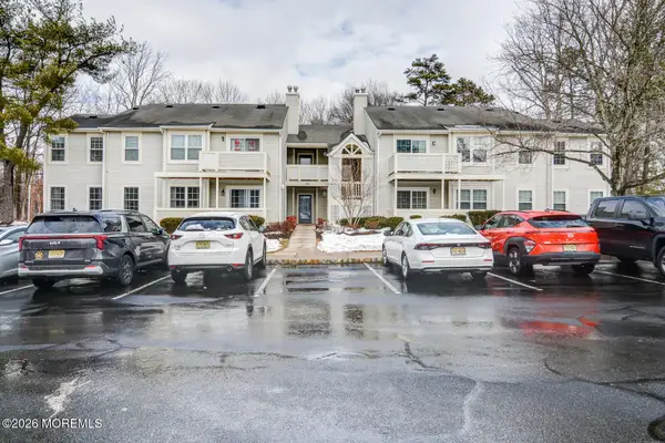 1 White Oak Court, Howell, NJ 07731