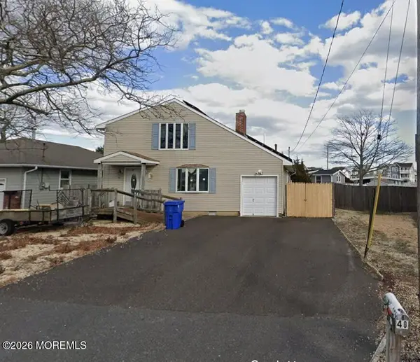 40 Osprey Drive, Toms River, NJ 08753