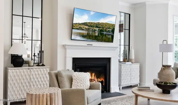 28 Larkspur Lane, Manalapan, NJ 07726