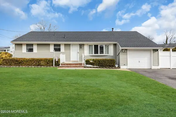 201 Summit Avenue, Belford, NJ 07718