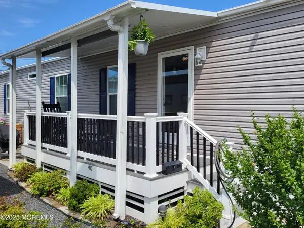 9 Shorehaven Road, Hazlet, NJ 07730