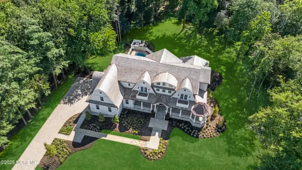 4 Club Way, Rumson, NJ 07760