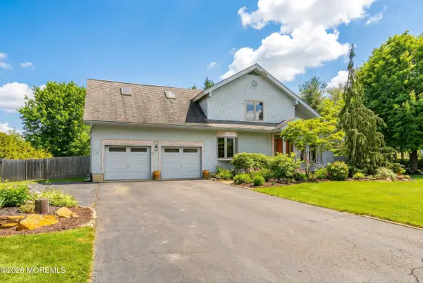 15 Mcqueen Boulevard, Farmingdale, NJ 07727