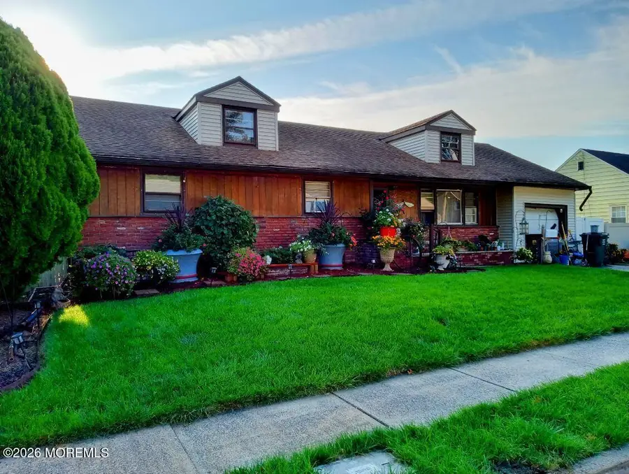 14 Chase Avenue, Middlesex, NJ 08846 - #2