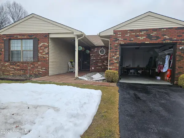 27 Coventry Terrace, Marlboro, NJ 07746