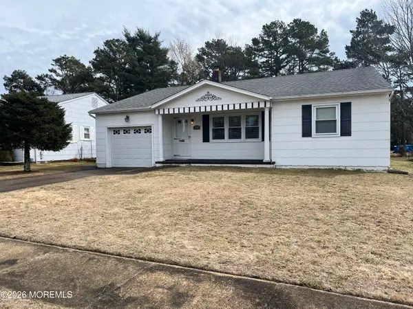 103 Edgewater Court, Toms River, NJ 08757