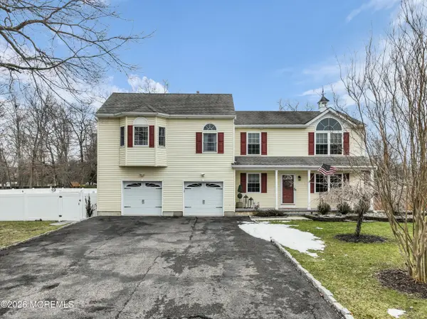 978 Feathertree Drive, Toms River, NJ 08753